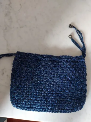 Borsa uncinetto blu lurex modello Bottega