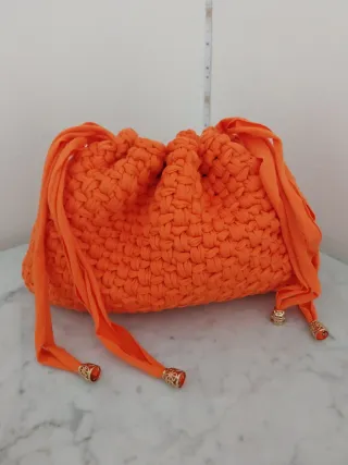 Borsa uncinetto blu lurex modello Bottega