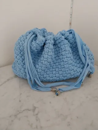 Borsa uncinetto blu lurex modello Bottega