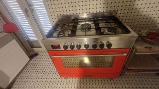 Cucina Bompani a gas rossa