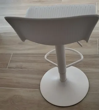 Silla alta blanca moderna