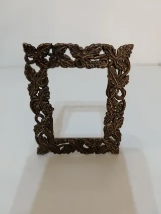 Coppia di antichi portafoto in metallo