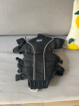 Mochila portabebés Chicco negra