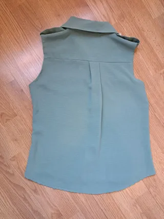 Blusa sin mangas verde talla M