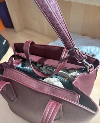 Borsa Dorabella rossa con dettagli oro