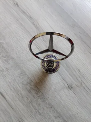 Insignia Capó Mercedes Benz Estrella