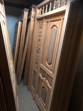 Puerta de calle de madera