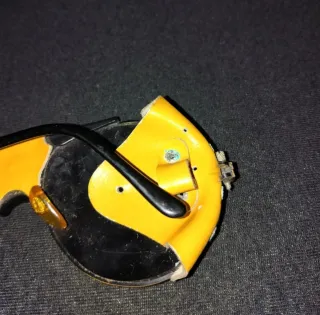 Occhiali da sole Camel con laccetto e custodia