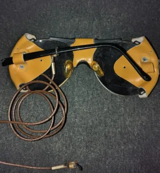 Occhiali da sole Camel con laccetto e custodia