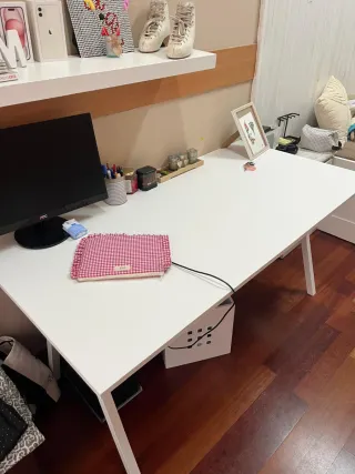 Mesa de escritorio blanca madera