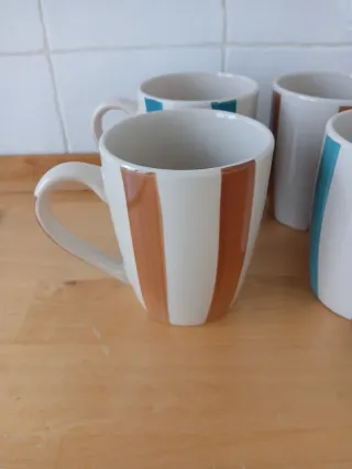 Juego de 4 tazas de cerámica