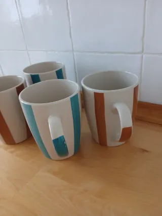 Juego de 4 tazas de cerámica
