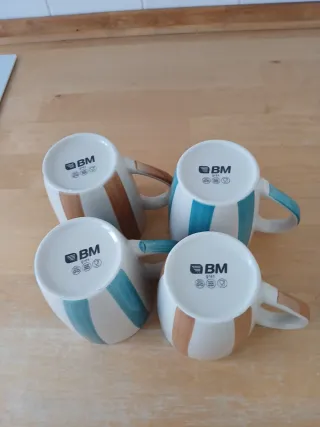 Juego de 4 tazas de cerámica