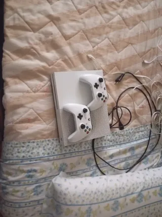 Xbox One Bianca con 2 controller