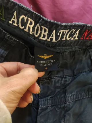 Bermudas chico cargo pone que es 48/ M