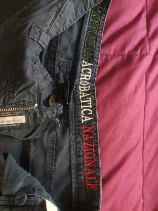 Bermudas chico cargo pone que es 48/ M