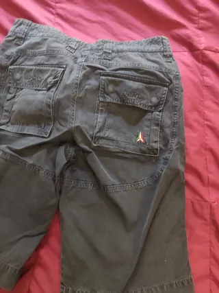 Bermudas chico cargo pone que es 48/ M