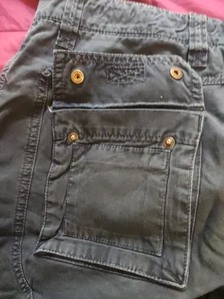 Bermudas chico cargo pone que es 48/ M