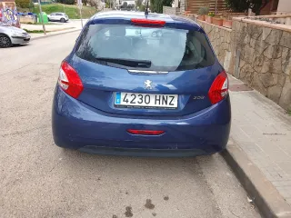Peugeot 208 2012