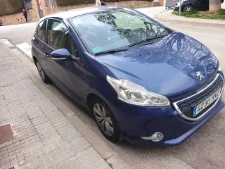 Peugeot 208 2012