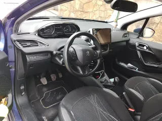 Peugeot 208 2012