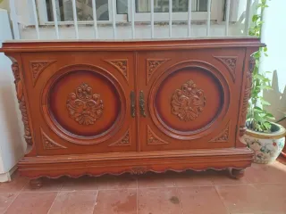 Tocador de madera con mármol