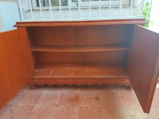 Tocador de madera con mármol