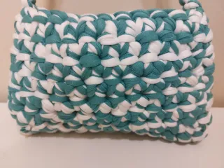 Borsa uncinetto turchese e bianca