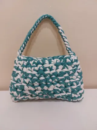 Borsa uncinetto turchese e bianca