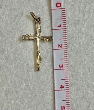 Cruz plata bañada en oro diseño madera