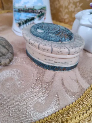 Set Oggetti da Collezione nella vetrinetta