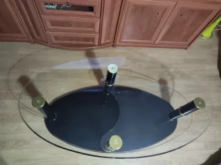 Mesa centro cristal negra ovalada