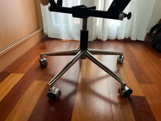 Silla de oficina ergonómica negra