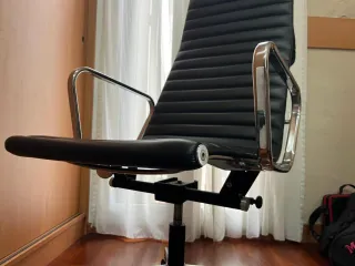 Silla de oficina ergonómica negra