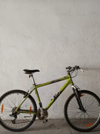 Bicicleta verde montaña
