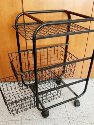 Carrito Auxiliar Cuina con Ruedas casi nuevo carro