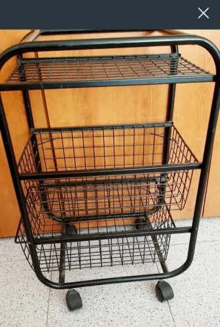 Carrito Auxiliar Cuina con Ruedas casi nuevo carro