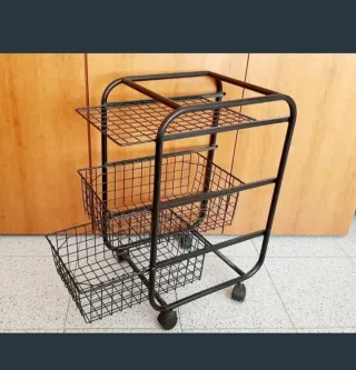 Carrito Auxiliar Cuina con Ruedas casi nuevo carro