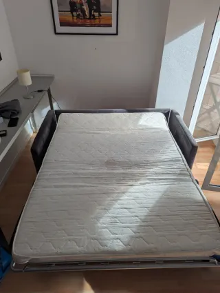 Sofá cama gris de tela