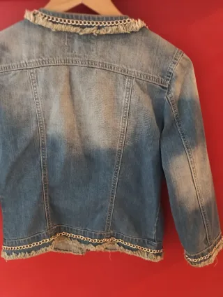Chaqueta vaquera con ribete dorado T. S