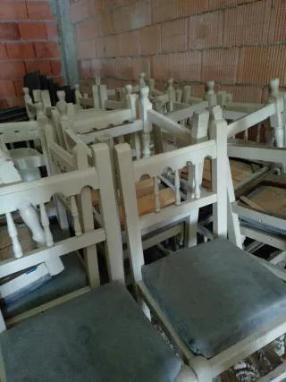 Sillas de madera blancas