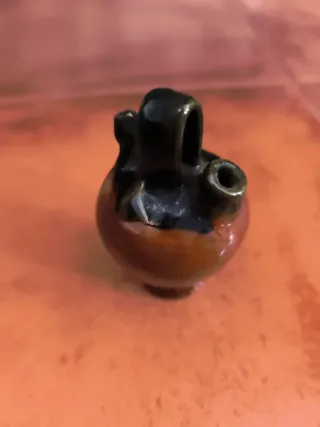 Botijo de barro cocido pequeño