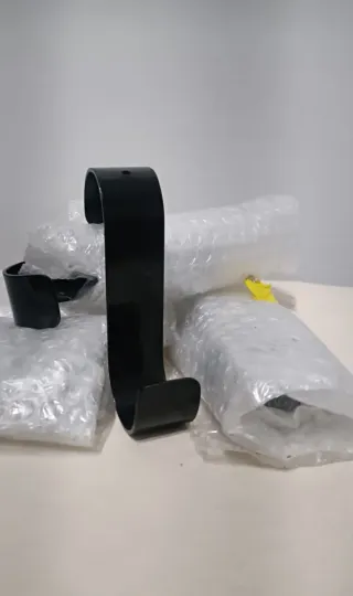 4 Ganchos negros para colgar