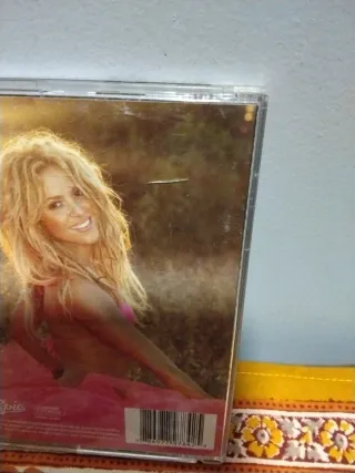 CD. Shakira. Sale el Sol