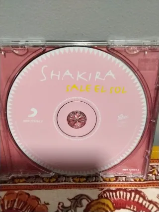 CD. Shakira. Sale el Sol