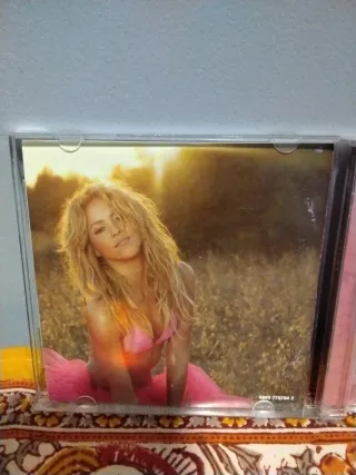 CD. Shakira. Sale el Sol