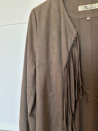 Chaqueta blazer beige con flecos