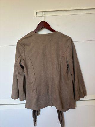 Chaqueta blazer beige con flecos