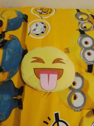 Peluche Emoji Cara Sacando Lengua