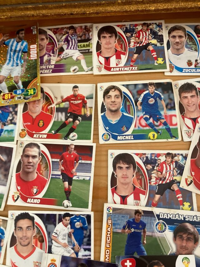 Lote de cromos de fútbol y otras colecciones antig